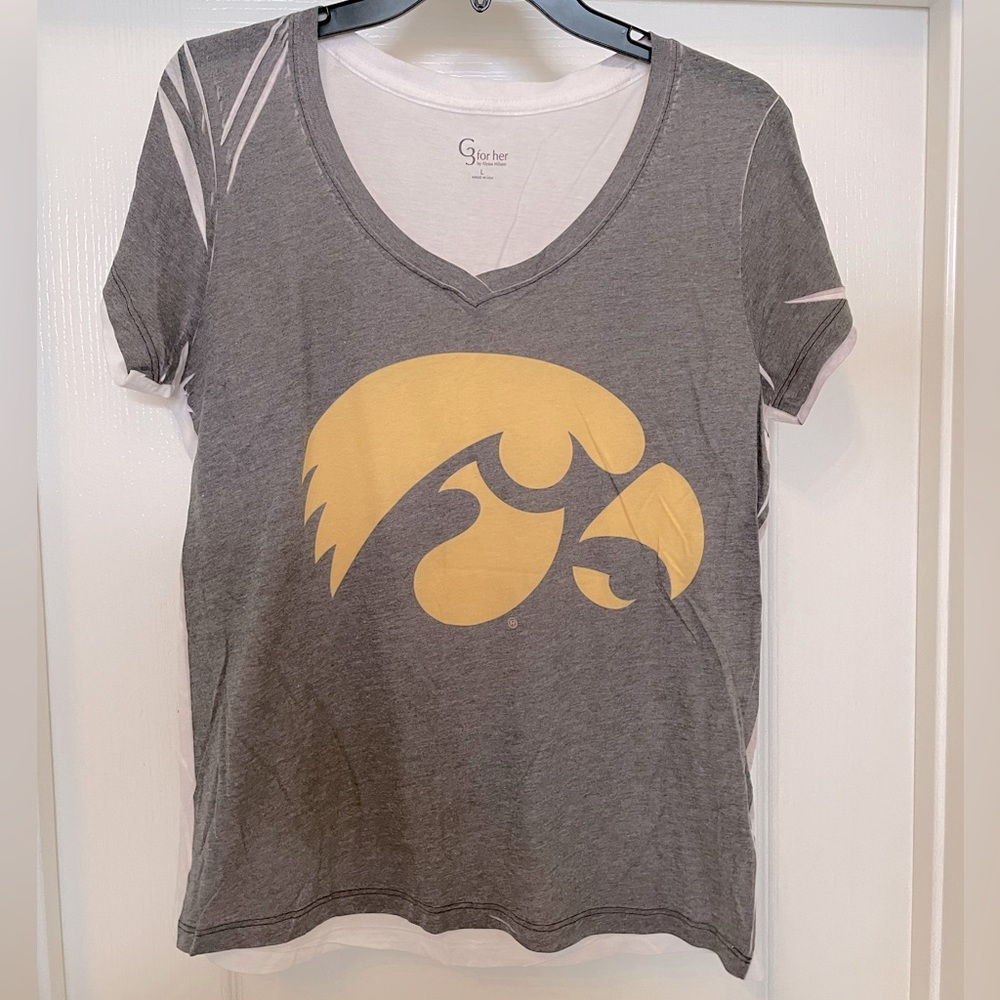 G for Her Iowa Hawkeyes NWOT v neck tee shirt top size Large- Heather grey